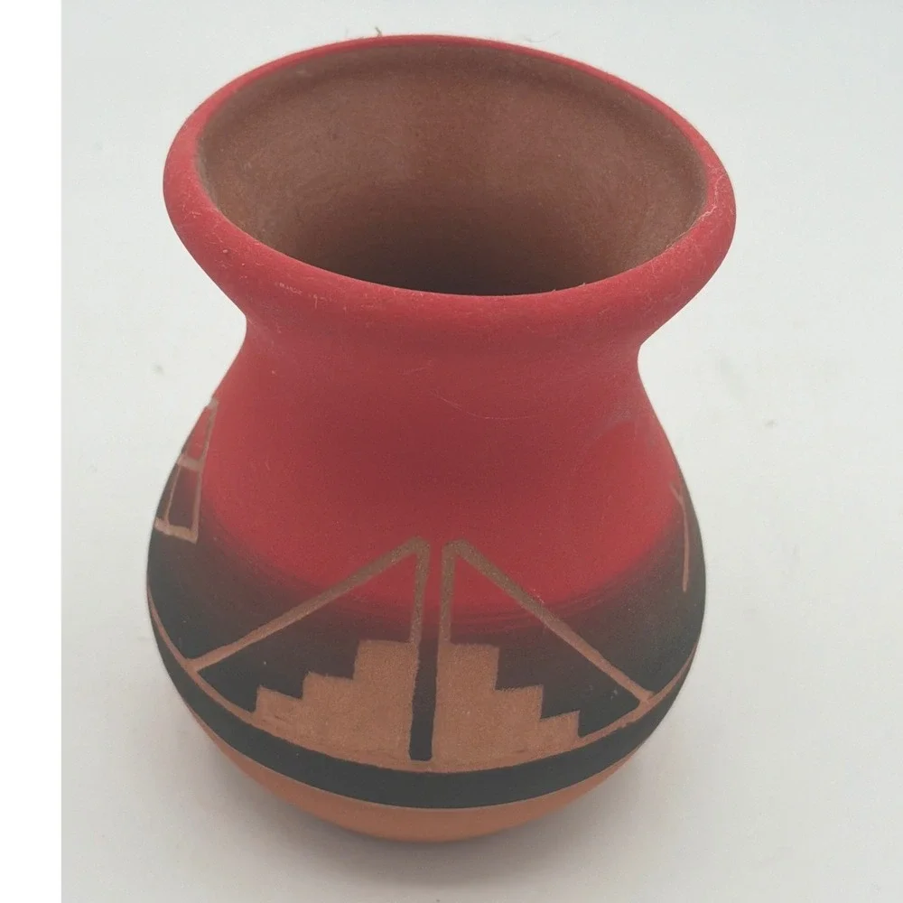 Vintage Sioux Pottery Signed Red Clay Vase Hand Carved Native American +Pamphlet
